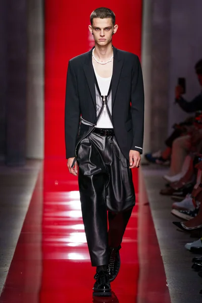 Look 17